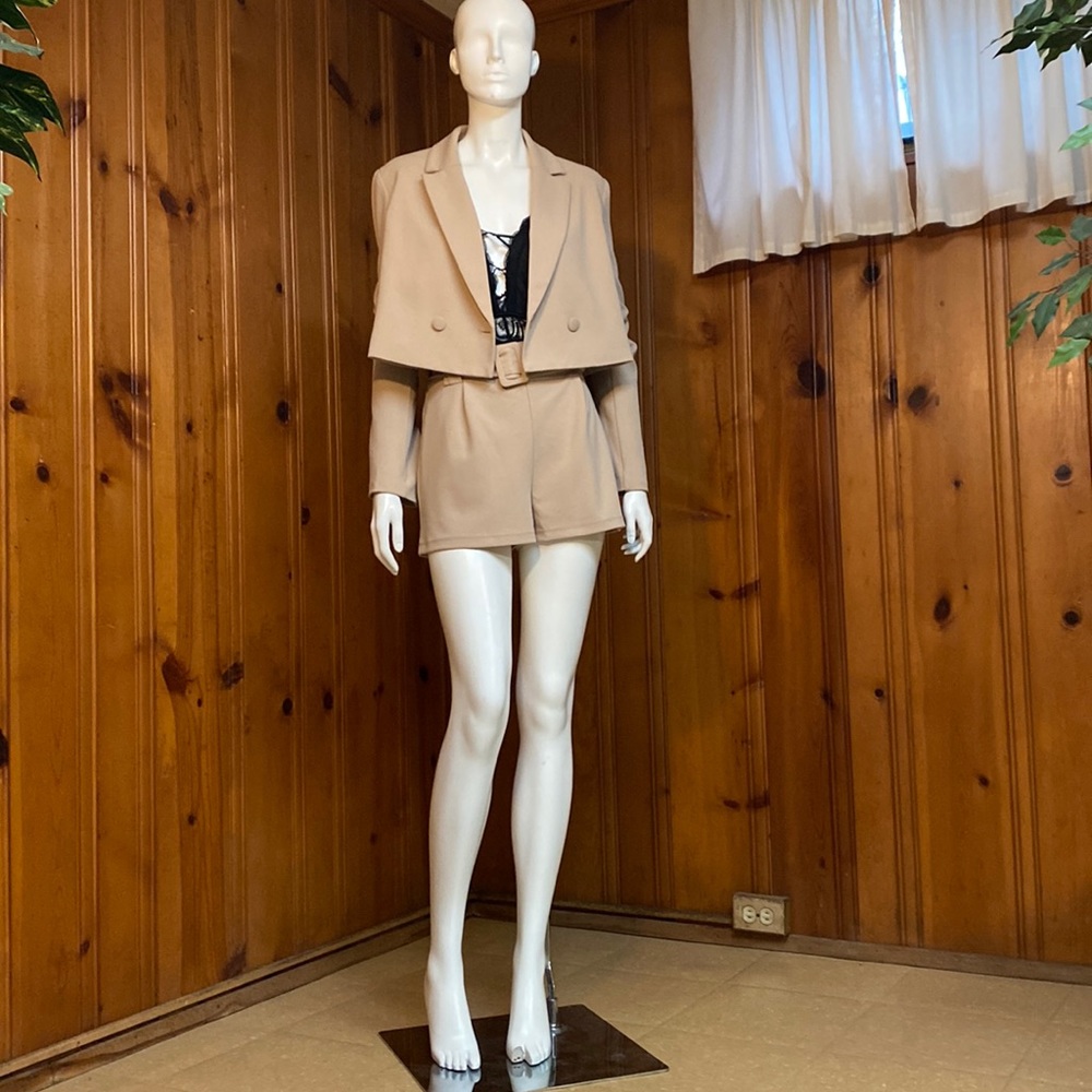 Cropped tan blazer